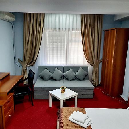 Hotel Aristocrat & Fish Restaurant Skopje Pokoj fotografie