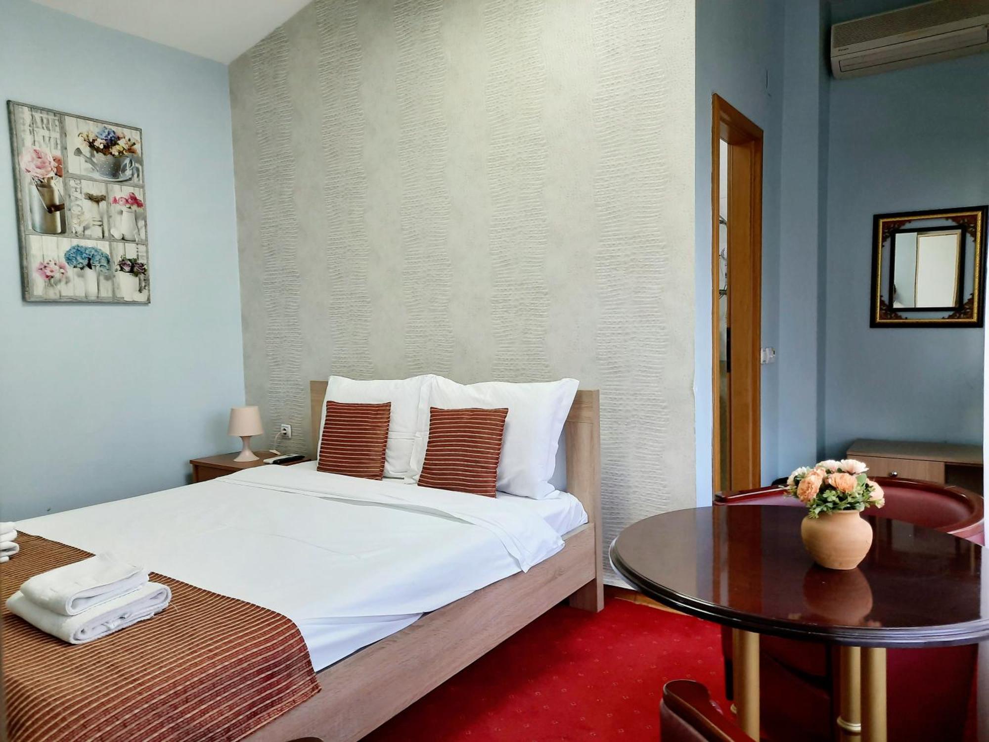Hotel Aristocrat & Fish Restaurant Skopje Pokoj fotografie